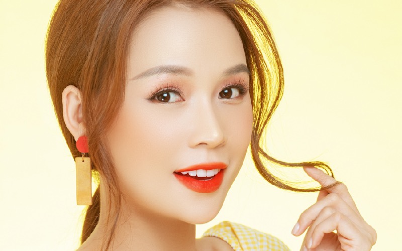 Hướng dẫn layout trang điểm tone cam đào tự nhiên đi dự tiệc cuối năm