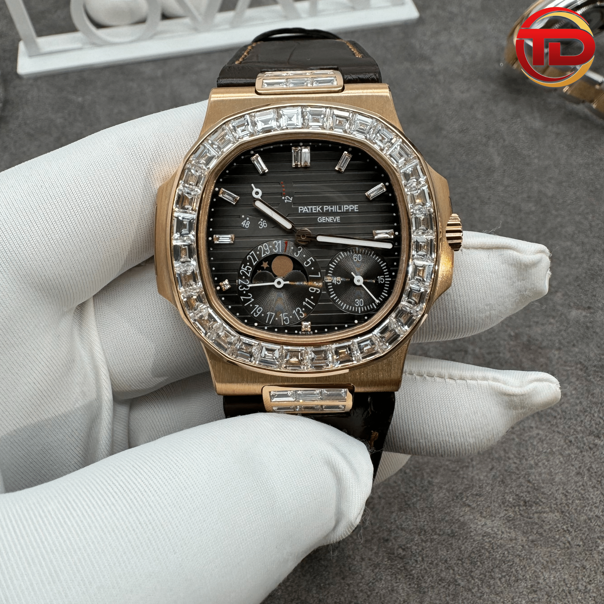 PATEK PHILIPPE NAUTILUS 5724R-001 PURE 18K GOLD CUSTOM CVD DIAMONDS 40MM