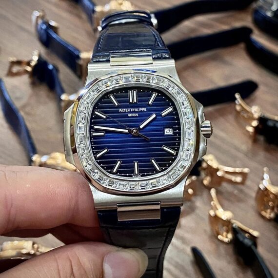 Patek Philippe Nautilus Men’s Swiss Watch Blue 40mm